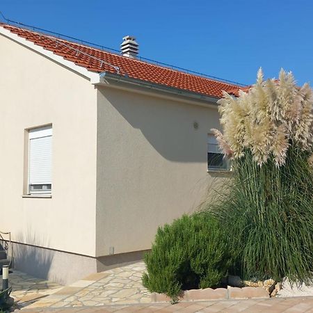 Villa Mir Pridraga Екстериор снимка